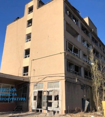 Наслідки обстрілу судноремонтного заводу на Одещині показала прокуратура