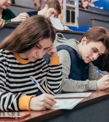 Молодежь из Мелитополя поступает в украинские ВУЗы - как подготовиться и к кому обращаться будущим абитуриентам