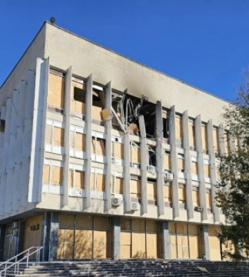 Російські загарбники вчергове обстріляли бібліотеку ім.Гончара у Херсоні 