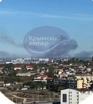 Окупанти заявили про збиті ракети у Криму. У Севастополі піднімається стовп диму