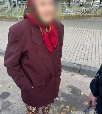 Рівненські патрульні разом із небайдужим громадянином повернули літню жінку додому