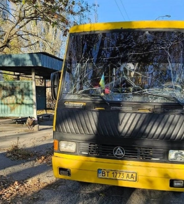 Росіяни обстрілили автобус з пасажирами в Херсоні