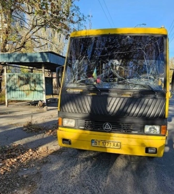 Обстріл маршрутки у Херсоні: кількість постраждалих зросла до семи