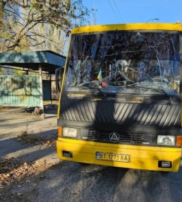 Кількість постраждалих унаслідок обстрілу маршрутки в Херсоні зросла до семи