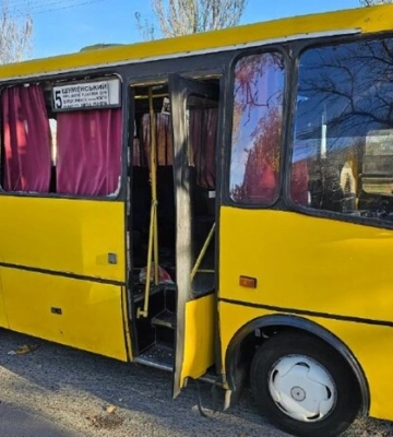 Росіяни вдарили по маршрутці у Херсоні: є постраждалі