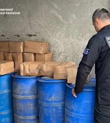 З гаража в Луцьку вилучили фальсифікований алкоголь і спирт вартістю понад 500 тисяч гривень