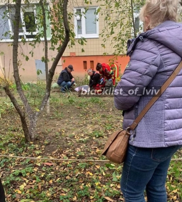 У Львові 14-річна дівчина випала з вікна будинку (ФОТО)