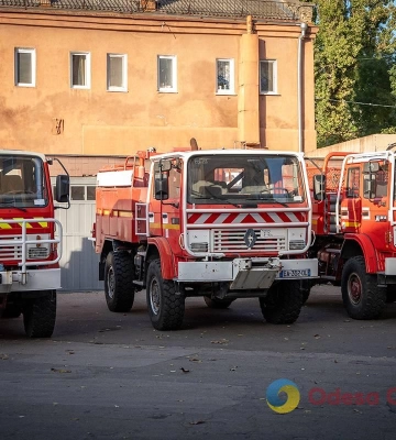 Благодійна допомога: рятувальники Одещини отримали шість автоцистерн підвищеної прохідності