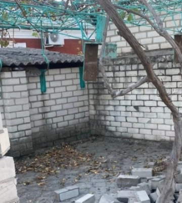 У передмісті Херсона внаслідок російського обстрілу загинула жінка