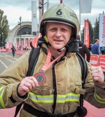В пам&#039;ять про Героїв: волиньский рятувальник пробіг 21 кілометр у спорядженні вагою 25 кг 