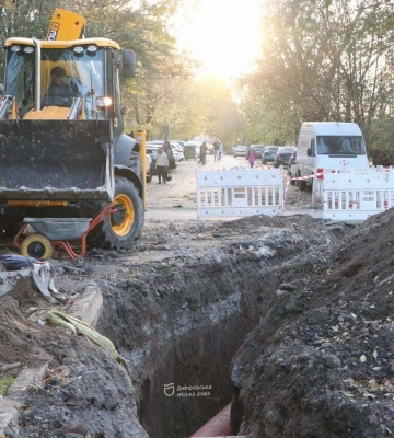 Підтоплень більше не буде: по Донецькому шосе, від вул. Старочумацької до вул. Холодильної, ремонтують зливовий колектор
