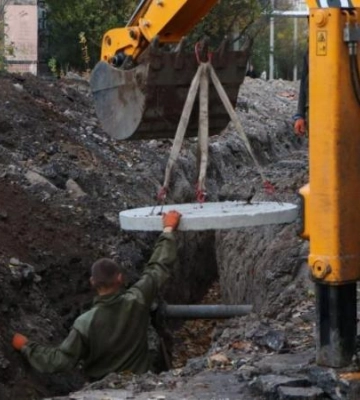 По Донецькому шосе, від вул. Старочумацької до вул. Холодильної, улаштовують новий колектор. Він забезпечить надійне&amp;hellip;