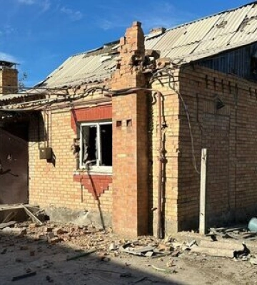 Пошкоджені 18 осель. Армія РФ атакувала Нікопольський район Дніпропетровщини дронами та з важкої артилерії