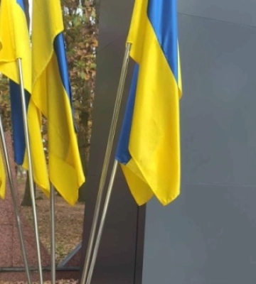 У Ківерцях невідомі поцупили 13 прапорів з Меморіалу слави та скверу Героїв 