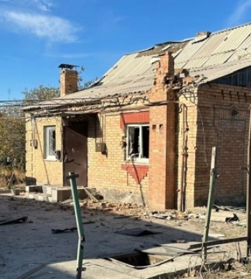 Пошкоджені 18 осель. Армія РФ атакувала Нікопольський район Дніпропетровщини дронами та з важкої артилерії