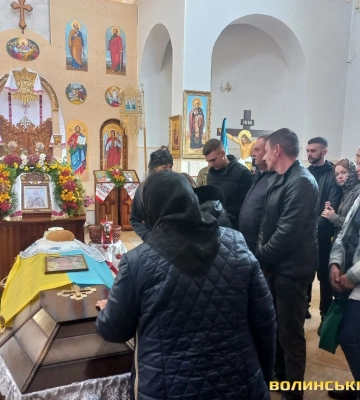 На Волині 21-річний мотоцикліст помер після зіткнення з припаркованим авто 