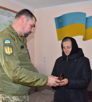 Мамі полеглого захисника з Волині вручили посмертний орден сина
