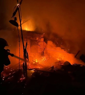 Нічні обстріли Дніпропетровщини: пошкоджені 8 приватних будинків і авто