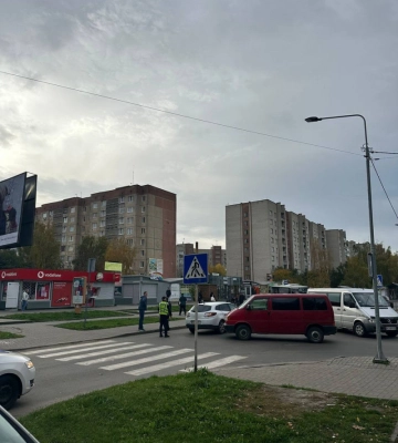 У Луцьку неподалік «Сільпо» зіткнулися дві автівки. Фото