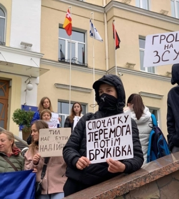 Під Луцькрадою активісти знову вийшли на акцію: що вимагають 
