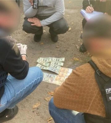 В Одесі священнослужитель, стоматолог та безробітний організували незаконне переправлення чоловіків за кордон