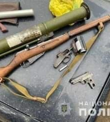 У Миколаєві правоохоронці вилучили у місцевого жителя зброю та вибухівку