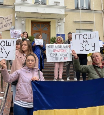 Під Луцькрадою активісти знову вийшли на акцію: що вимагають 