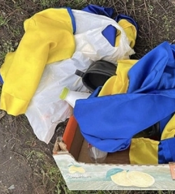 У Ківерцях зловили чоловіка, який викрав прапори з Меморіалу та скверу 