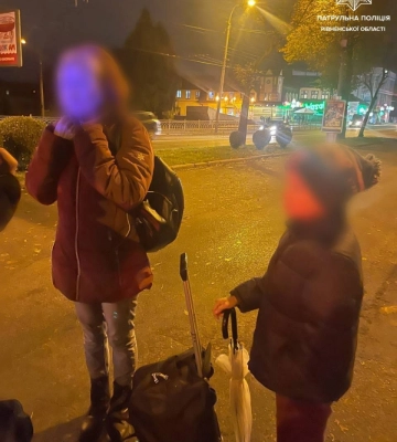 «Забув»: дружину і сина військового автобус покинув у Рівному