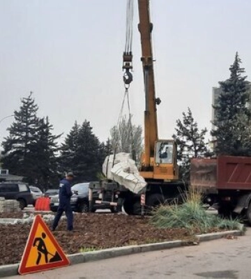У Запоріжжі остаточно демонтували пам’ятник Пушкіну. ВІДЕО+ФОТО