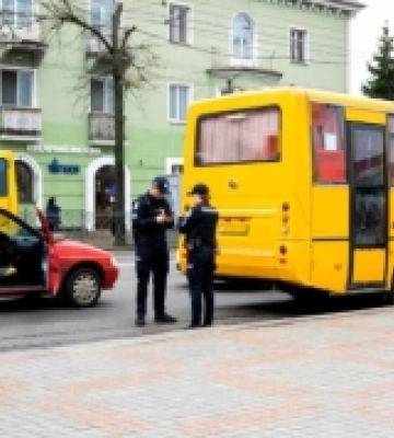 Двоє в лікарні: що кажуть в поліції про ДТП в центрі Рівного