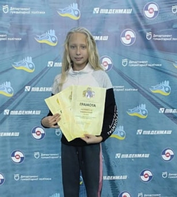 Криворожанка стала чемпіонкою області з плавання