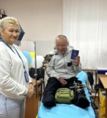 Поранений військовий отримав свій перший закордонний паспорт в Ужгороді