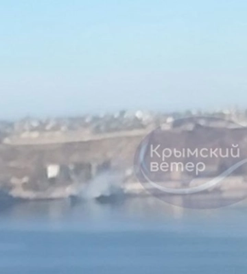 У бухті Севастополя димить російський корабель: що відомо