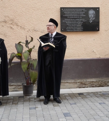 У Мукачеві відкрили пам’ятну дошку першому єпископу Закарпатської реформатської церкви