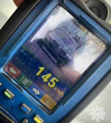 На Волині авто в’їхало у ставок: водія дістали місцеві жителі