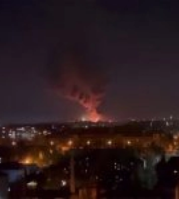 В Донецьку після “прильоту” горять російські цистерни з пальним. Відео