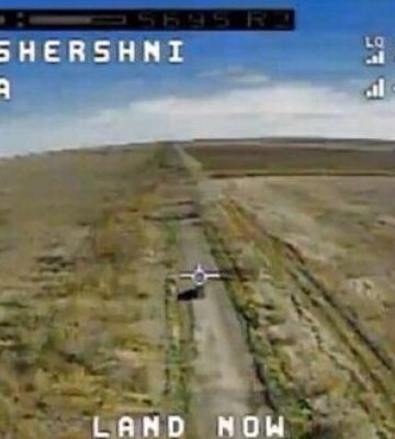 Пикап оккупантов уничтожается FPV-дроном &quot;Диких Шершней&quot;. ВИДЕО