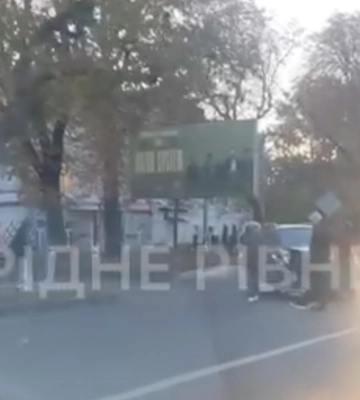 На Соборній у Рівному - ДТП. Рух ускладнено