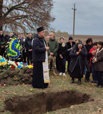 Зійшлося усе село: поховали 29-річного сапера з Луцького району Віталія Костюка