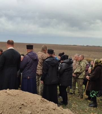 Зійшлося усе село: поховали 29-річного сапера з Луцького району Віталія Костюка