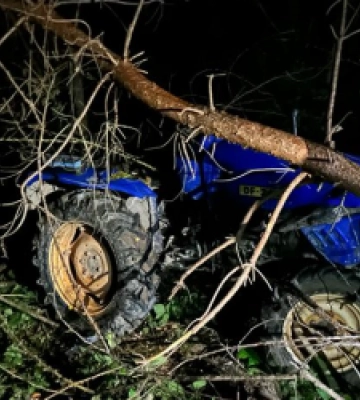 На Львівщині на смерть розбились тракторист і пасажир