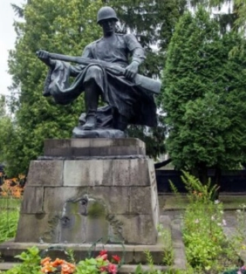 У Львові радянські скульптури з Пагорбу слави відправлять до &quot;Території терору&quot;