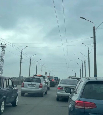 У Полтаві на Решетилівській утворився величезний затор через ремонтні роботи