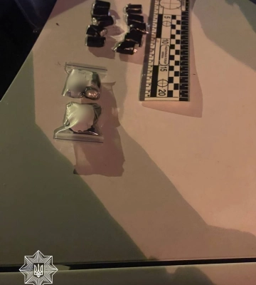 В комендантську годину у Львові затримали жінку з пакунком наркотиків