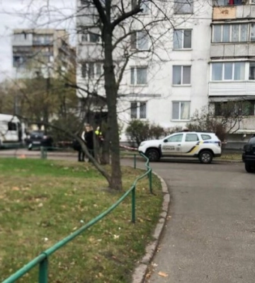 У дворі біля столичної багатоповерхівки знайдено гранату