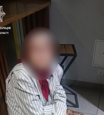 Згадала тільки своє ім&#039;я: у Рівному патрульні допомогли 67-річній жінці