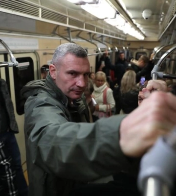 Зеленою гілкою столичного метро вже курсує потяг з вагонів, які отримали від Варшави