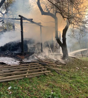 У Нересницькій тергромаді горіла надвірна споруда