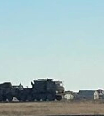 Евпатория. Партизаны показали фото и видео перемещения колонны старой военной техники РФ